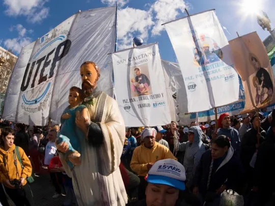 Masiva marcha a Plaza de Mayo por San Cayetano