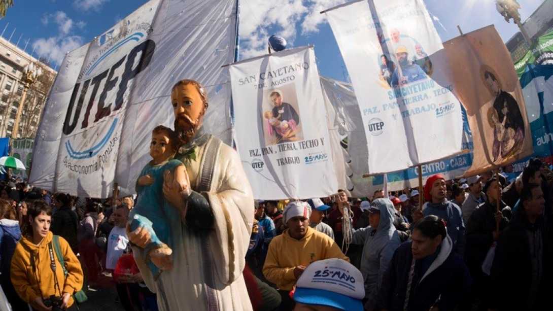 Masiva marcha a Plaza de Mayo por San Cayetano