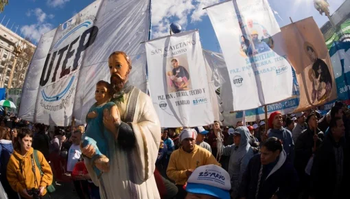 Masiva marcha a Plaza de Mayo por San Cayetano