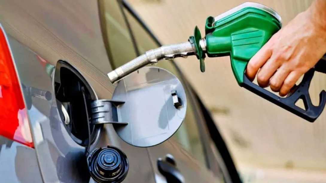 El precio de los combustibles aumentó más de 550% con Milei 