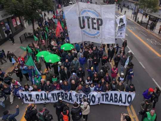 Endeudamiento familiar: la CGT, CTA y UTEP llevan a Economía el reclamo por las deudas de los hogares