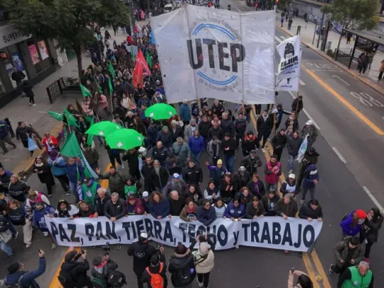 Endeudamiento familiar: la CGT, CTA y UTEP llevan a Economía el reclamo por las deudas de los hogares