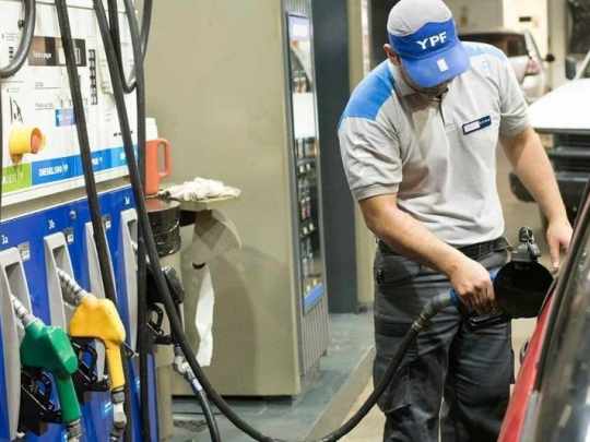 Las ventas de combustibles cayeron por sexto mes consecutivo