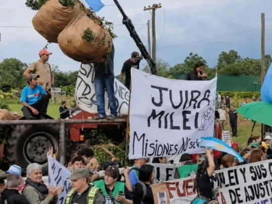 Misiones: los yerbateros protestaron durante la visita de Milei