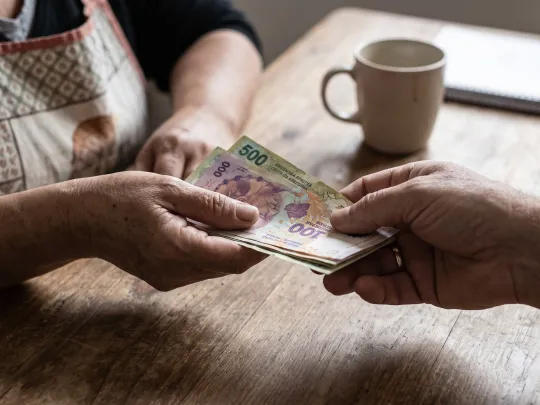 Casi el 30% de los hogares pide dinero prestado para llegar a fin de mes