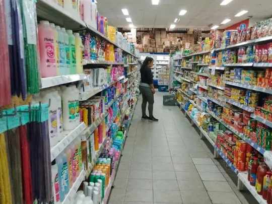 El consumo de los hogares volvió a caer en agosto