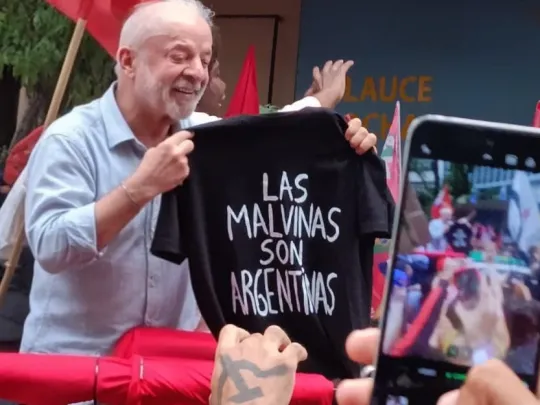 Brasil llega a las urnas con Lula y Flávio Bolsonaro en una disputa por el rumbo del país