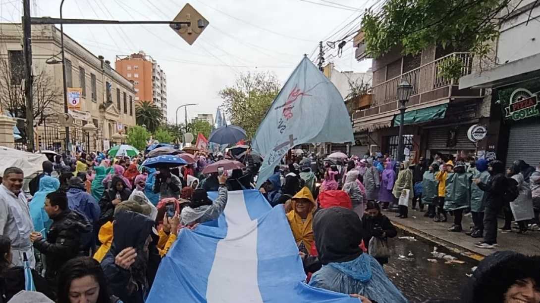 Peregrinación a Luján: dejó de llover y miles de fieles siguen caminando hacia la Basílica