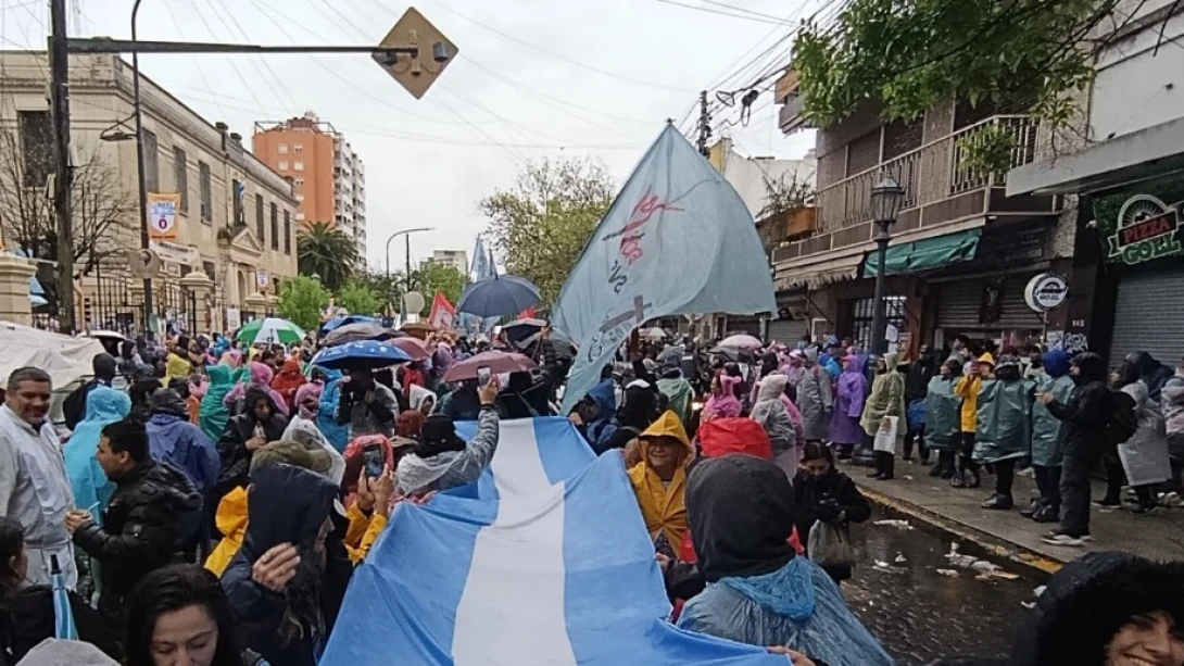 Peregrinación a Luján: dejó de llover y miles de fieles siguen caminando hacia la Basílica
