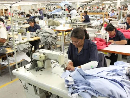 Crisis en la industria textil: la actividad cayó un 20% en 2026