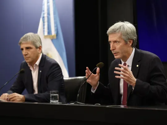 Piden la detención de Caputo y Bausili por el oro del Banco Central