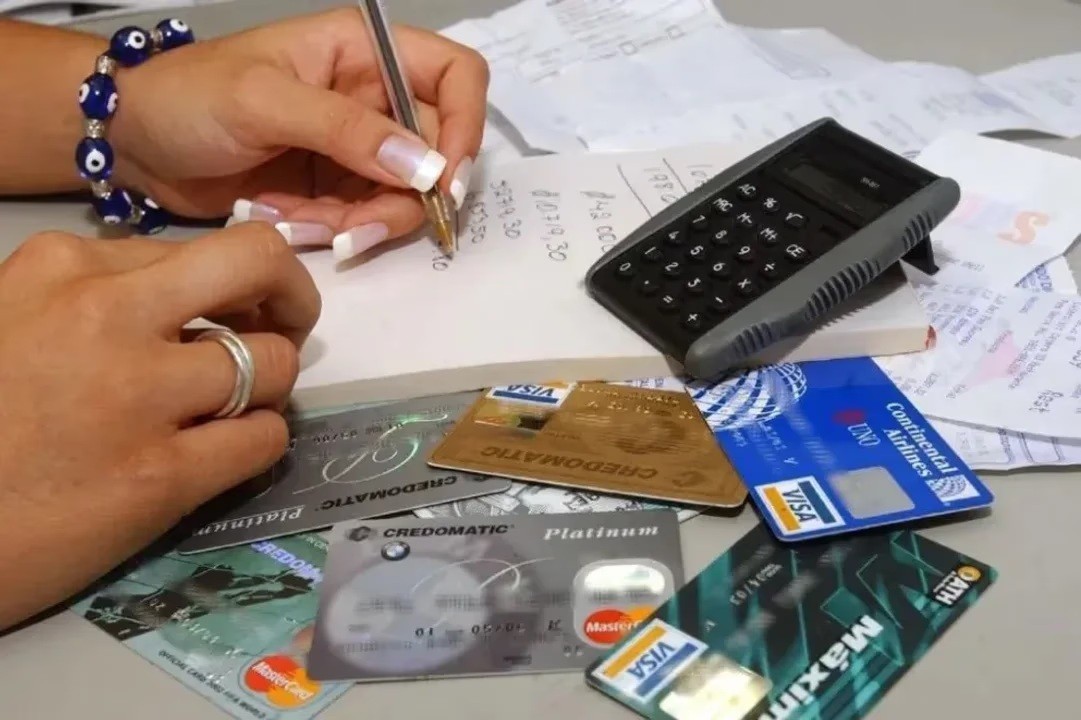 La mora en las familias mantiene niveles elevados: fue del 12,8% en agosto